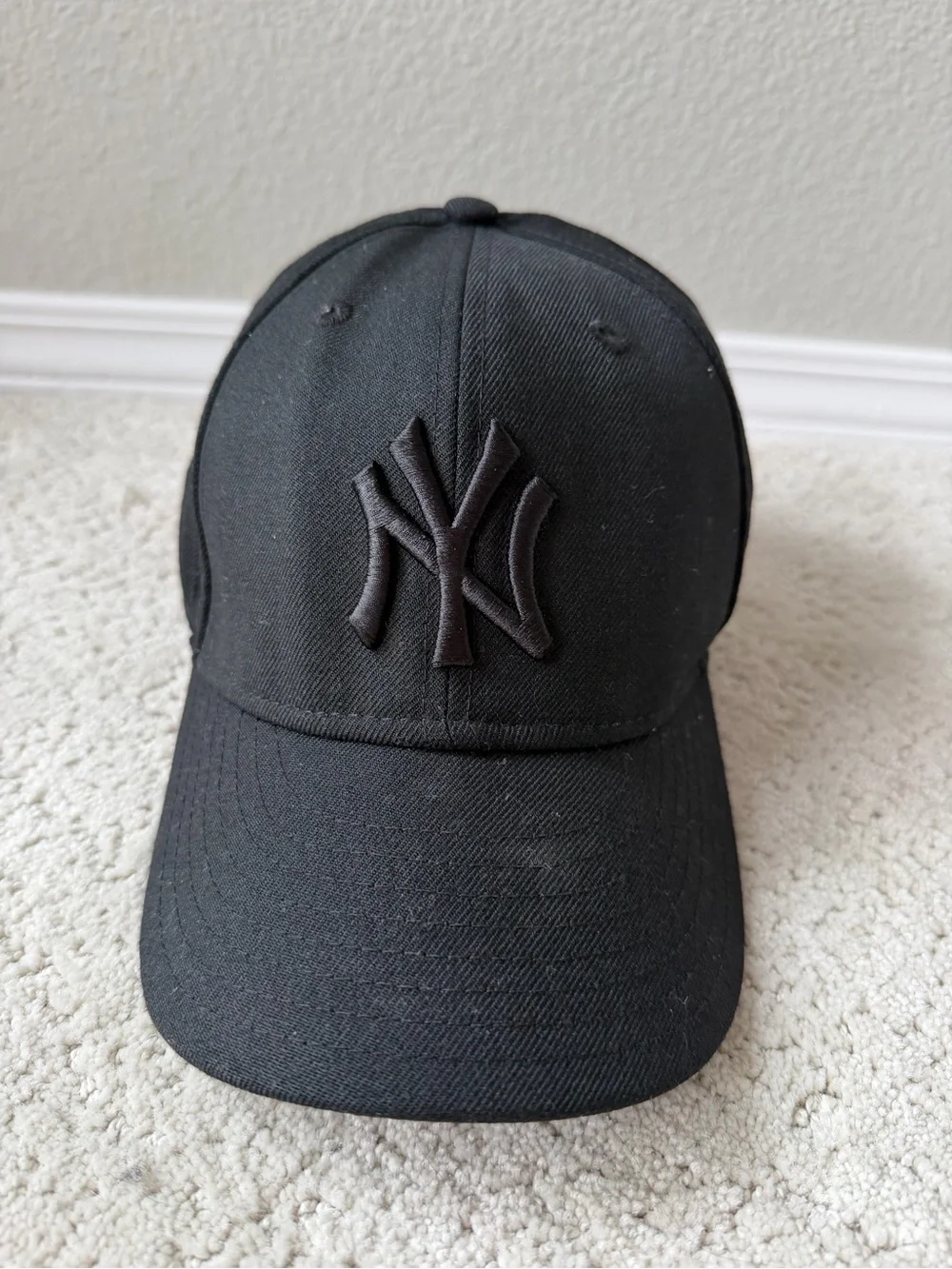 New Era 59Fifty New York Yankees Black Fitted Hat Size 7 1/4